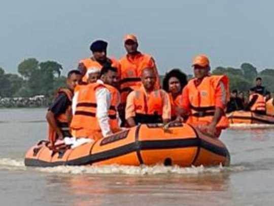 सीएम योगी ने पीलीभीत और लखीमपुर खीरी के बाढ़ प्रभावित इलाकों का जायजा लिया